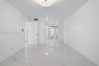 406 NW 68th Ave, Unit 117 in Plantation, FL - Building Photo - Building Photo