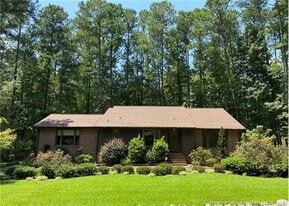 8043 Canterbury Cir in Sanford, NC - Building Photo