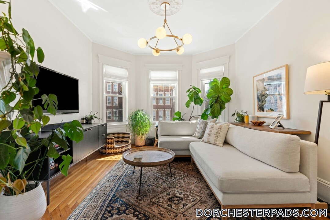 32 Roseclair St-Unit -2 in Boston, MA - Building Photo
