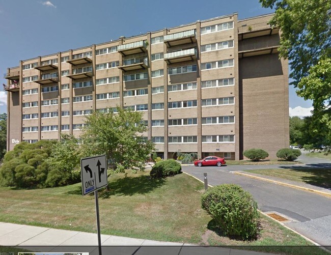 Victoria Towers in Meriden, CT - Foto de edificio - Building Photo