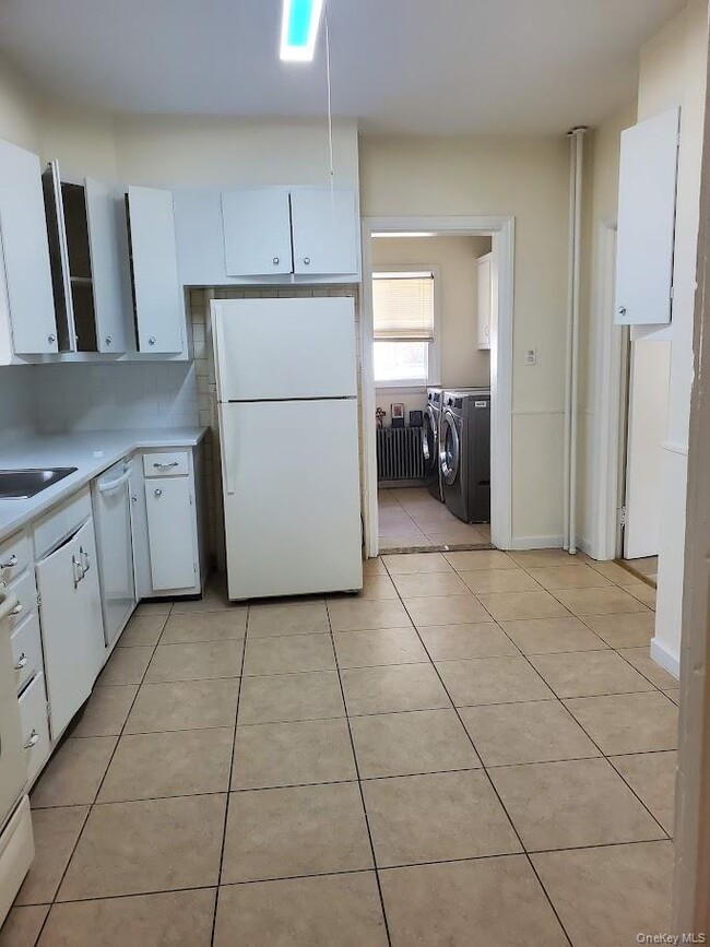 39 Smith St in Glen Cove, NY - Building Photo - Building Photo
