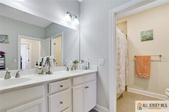 1 Lafayette Wy in East Windsor, NJ - Building Photo - Building Photo