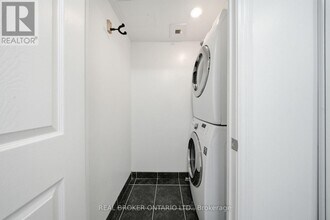 5233 Dundas St W in Toronto, ON - Building Photo - Building Photo