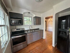 1377 Collinsdale Ave in Cincinnati, OH - Building Photo - Building Photo