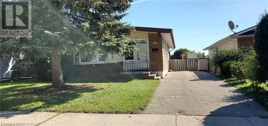 102 Pepperwood Crescent in Kitchener, ON - Building Photo