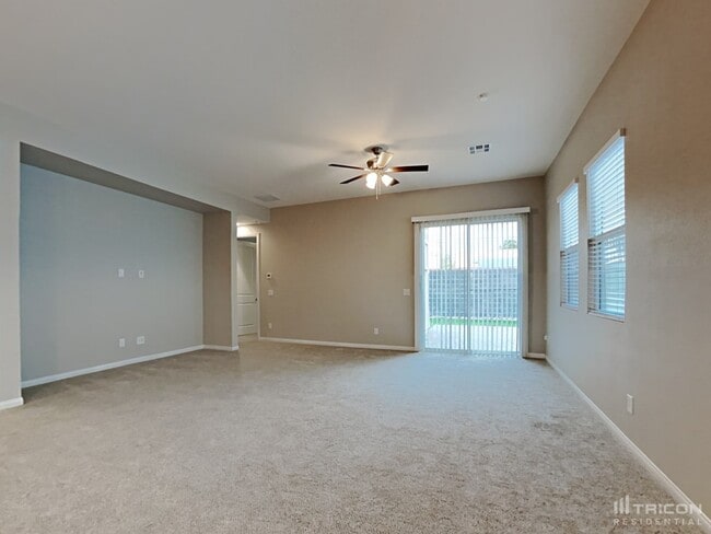 1738 Awareness Ave in North Las Vegas, NV - Foto de edificio - Building Photo