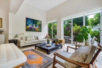 435 Ridgewood Rd in Key Biscayne, FL - Building Photo - Building Photo