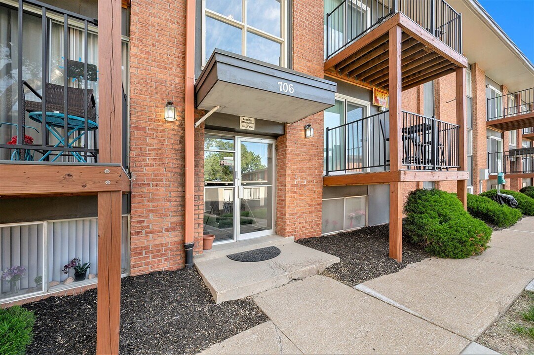 702 SW 15 St in Blue Springs, MO - Building Photo