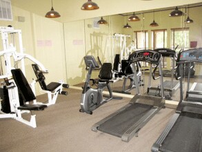 2425 E Riverside Dr in Austin, TX - Foto de edificio - Building Photo