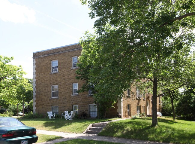 2825 Cedar Lake Pky in Minneapolis, MN - Building Photo - Building Photo