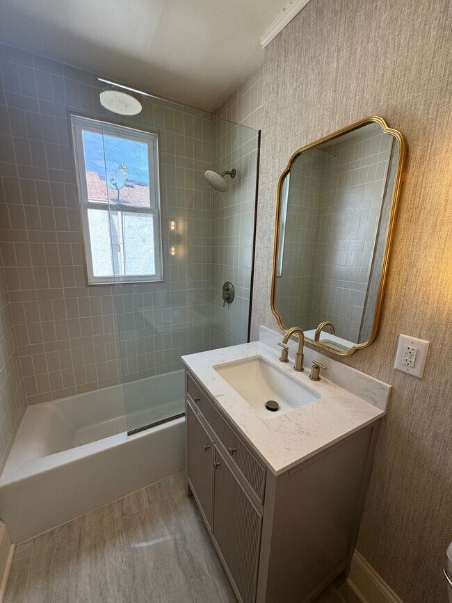 1618 Washington St NE in Minneapolis, MN - Building Photo - Building Photo