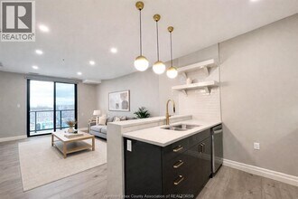 531 Pelissier St in Windsor, ON - Foto de edificio - Building Photo