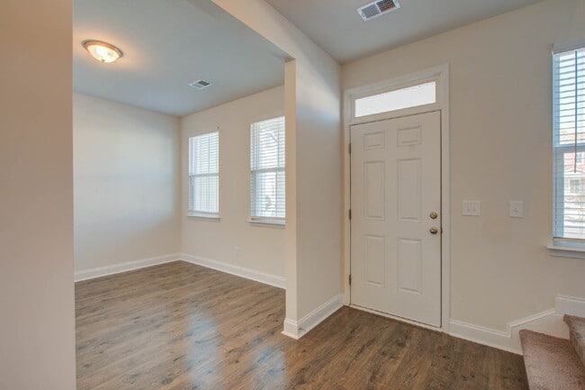 7821 Montview Rd in North Charleston, SC - Building Photo - Building Photo