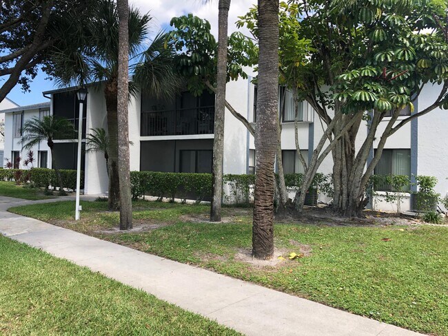 1014 Green Pine Blvd-Unit -F1 in West Palm Beach, FL - Building Photo - Building Photo