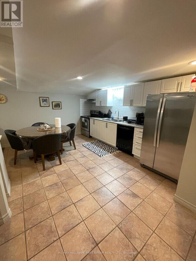 1604 Middleton St in Pickering, ON - Building Photo - Building Photo