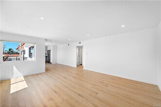 223 Avenida Victoria in San Clemente, CA - Foto de edificio - Building Photo