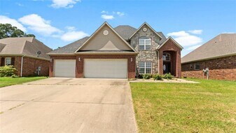 3900 SW Grey Hawk Dr in Bentonville, AR - Building Photo