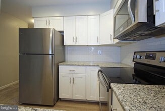 3801 Ski Lodge Dr in Burtonsville, MD - Building Photo - Building Photo