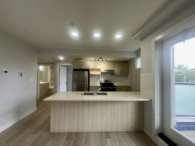 2215-2247 47 St NW in Edmonton, AB - Building Photo - Building Photo