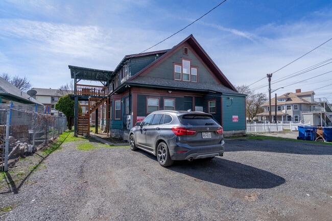 1524 W Dean Ave, Unit #4 in Spokane, WA - Building Photo - Building Photo