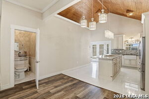 202 Helena St in San Antonio, TX - Building Photo - Building Photo