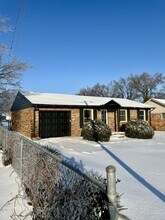 315 Coombs Dr in Bowling Green, KY - Building Photo - Building Photo