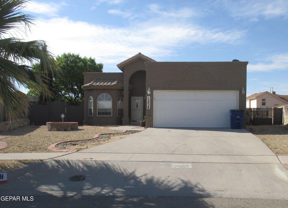 12028 Banner Crest Dr in El Paso, TX - Foto de edificio