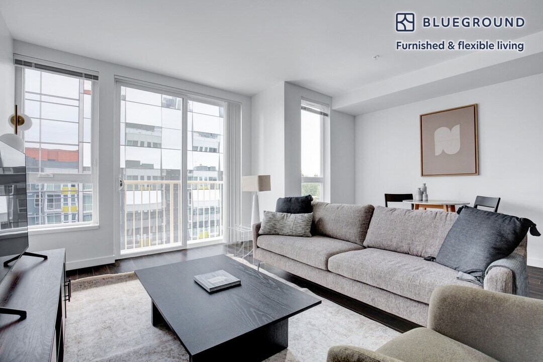 12288 NE 12th Ln-Unit -FL6-ID224 in Bellevue, WA - Foto de edificio