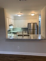 2000 Greenway Ave in Charlotte, NC - Building Photo