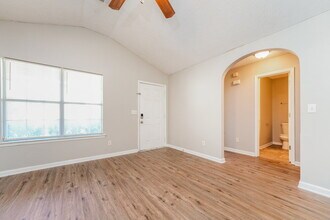 10527 Crabtree Dr in Jonesboro, GA - Building Photo - Building Photo