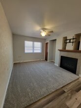 757 W 8th St, Unit Apt. 1 in Dubuque, IA - Foto de edificio - Building Photo