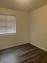 6118 Royal Coach Cir-Unit -6118 in Bakersfield, CA - Building Photo - Building Photo