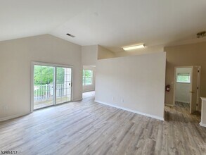 85 Williamson Ct in Bridgewater, NJ - Building Photo - Building Photo