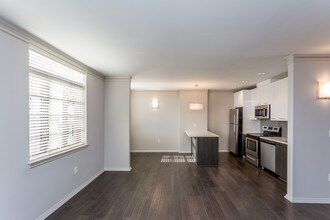 Wyndham on Delaware in Indianapolis, IN - Building Photo - Building Photo