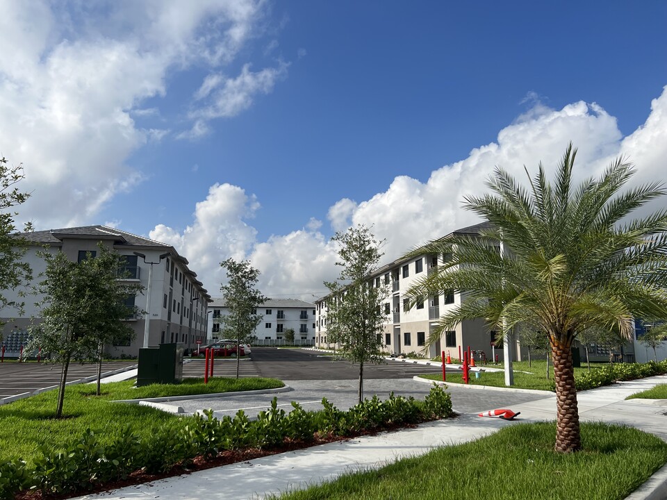 Amelia Lofts in Hialeah, FL - Building Photo