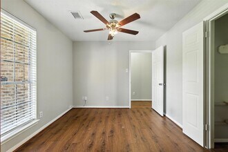 5307 Oak Falls Dr in Houston, TX - Building Photo - Building Photo