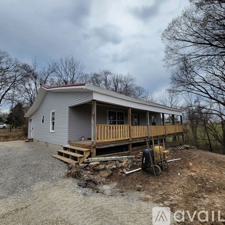325 Trinity Ln in Cookeville, TN - Building Photo