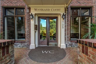 Woodland Court Apartments in Seattle, WA - Building Photo - Building Photo