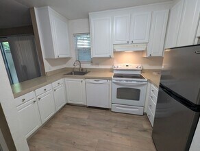 385 Camelback Rd in Pleasant Hill, CA - Building Photo - Building Photo