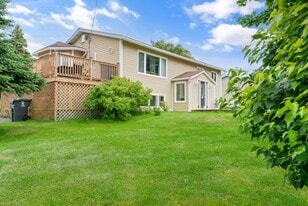 35 Hillview Ave in Conception Bay South, NL - Building Photo