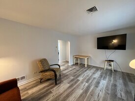 301 7th St SW, Unit A in Charlottesville, VA - Building Photo