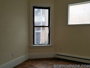 81 Ruthven St in Boston, MA - Foto de edificio - Building Photo