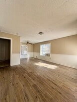 132 E 11th St in San Angelo, TX - Building Photo