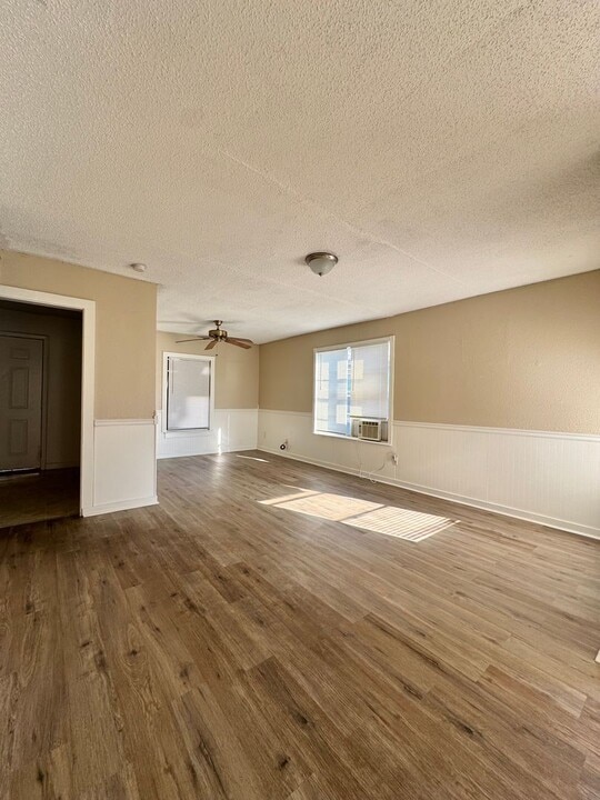 132 E 11th St in San Angelo, TX - Building Photo