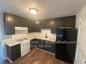 2536 N Columbus Blvd, Unit 2536 in Tucson, AZ - Building Photo - Building Photo