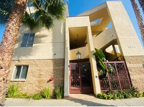 1347 23rd St in Santa Monica, CA - Foto de edificio - Building Photo