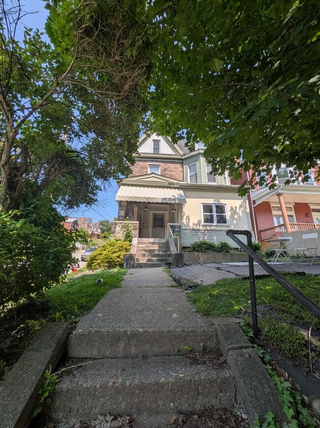 5229 Gertrude St in Pittsburgh, PA - Building Photo - Building Photo