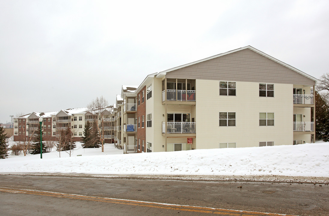 Oak Hill in North St. Paul, MN - Foto de edificio