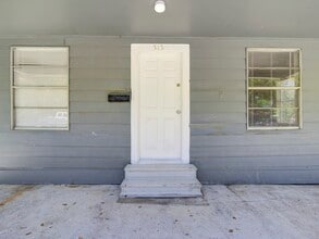 313 N Beauregard St in Alvin, TX - Building Photo - Building Photo