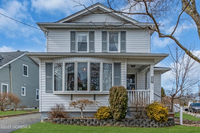 property at 39 Rivington Ave